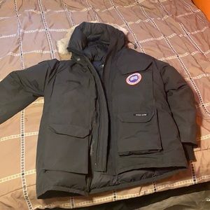 Here I am selling a Expedition CANADA GOOSE